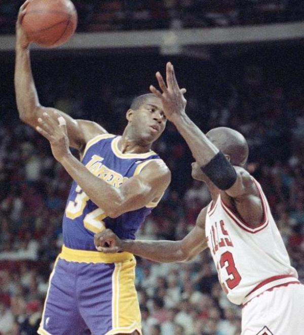 通过头球破 通过头球破